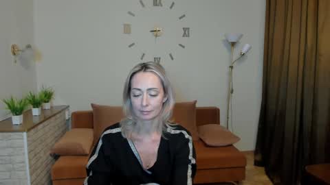 julia__cherry_ online show from January 2025 01:27:01 PM