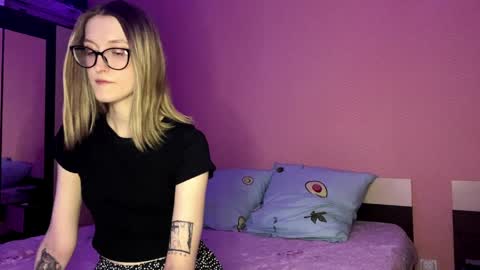 julia_charm online show from April 2026 04:08:01 PM