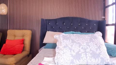 Julia online show from October 2025 09:30:01 PM