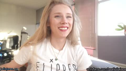 Snapshot of julia_jane chatting on April 2026 01:06:02 AM Julia Jane online show from April 2026 01:06:02 AM