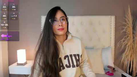 J U L IA   M A R T I N E Z online show from February 2026 11:31:01 AM