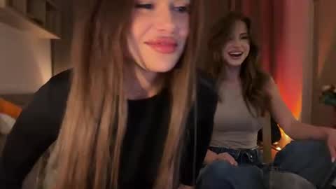 Julia R Le online show from June 2026 09:03:01 PM