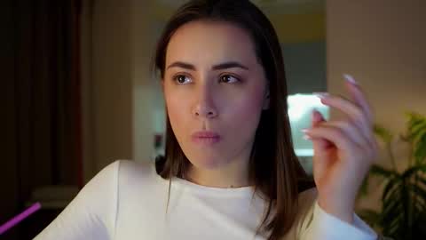 Snapshot of juliacontrol chatting on February 2026 04:30:01 PM Molly online show from February 2026 04:30:01 PM