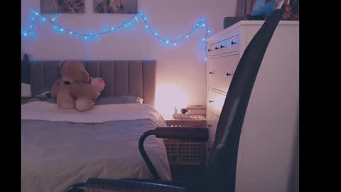 julialiones online show from February 2025 06:09:02 PM