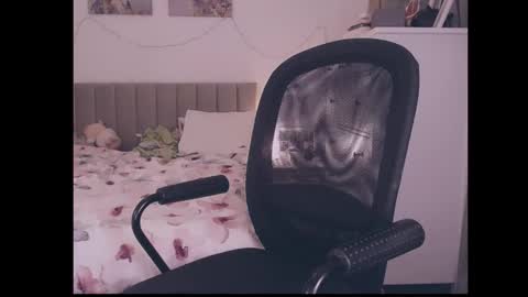 julialiones online show from September 2025 05:15:02 PM