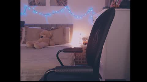 julialiones online show from February 2026 04:14:01 PM