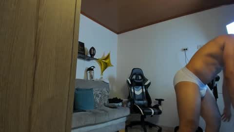 julian_wallace online show from September 2025 03:00:02 PM