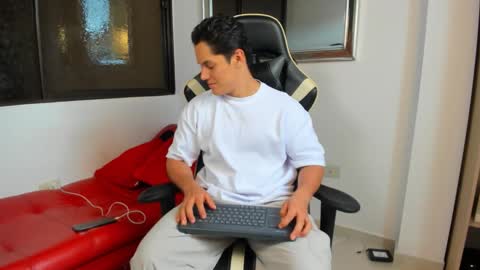 julian_wallace online show from February 2026 08:12:02 PM