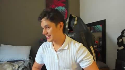 Snapshot of julian_wallace1 chatting on June 2026 01:47:01 PM julian_wallace1 online show from June 2026 01:47:01 PM