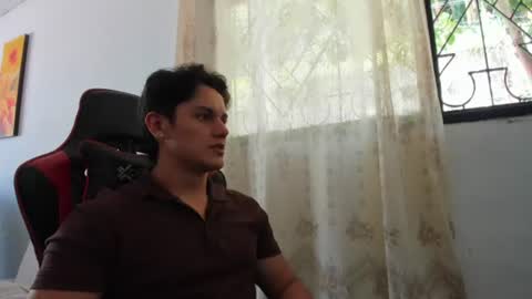 Snapshot of julian_wallace1 chatting on June 2026 06:44:01 PM julian_wallace1 online show from June 2026 06:44:01 PM