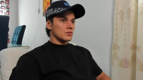 Snapshot of julian_wallace1 chatting on June 2026 01:42:02 PM julian_wallace1 online show from June 2026 01:42:02 PM