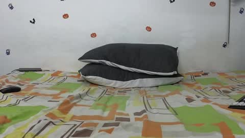 julian_whitee654 online show from December 2024 06:24:02 PM