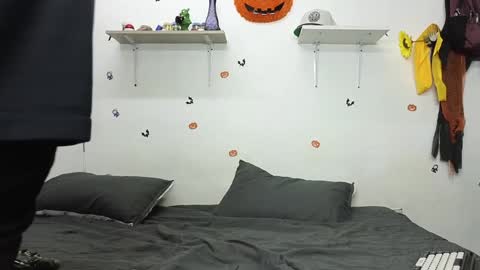 julian_whitee654 online show from December 2024 12:04:01 PM