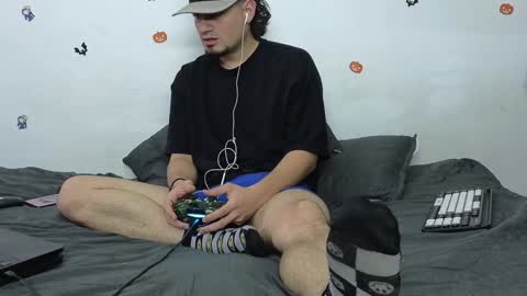 julian_whitee654 online show from December 2024 03:09:02 PM