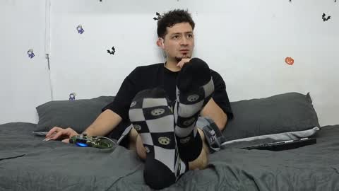 julian_whitee654 online show from January 2025 01:03:01 PM