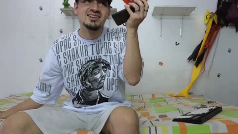 julian_whitee654 online show from January 2025 02:34:01 PM