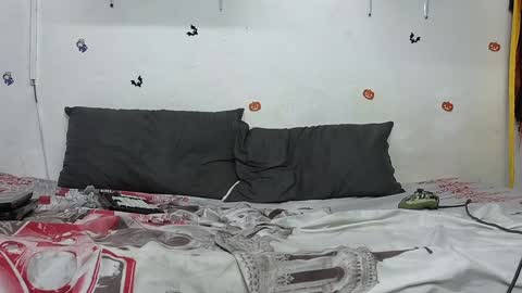 julian_whitee654 online show from January 2025 05:52:02 PM