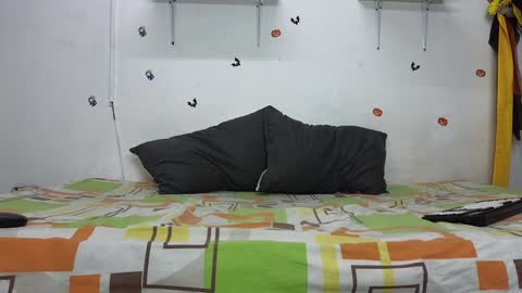 julian_whitee654 online show from January 2025 12:20:02 PM