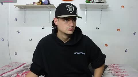 julian_whitee654 online show from February 2025 11:45:02 AM