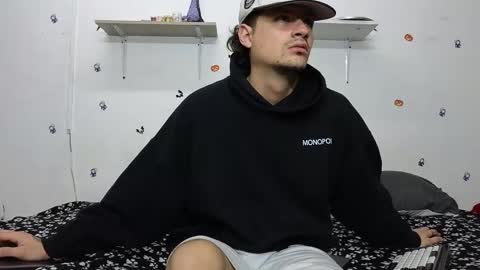 julian_whitee654 online show from February 2025 03:24:02 PM