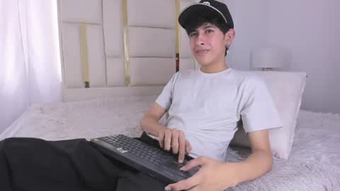 Julian online show from July 2026 07:39:01 PM