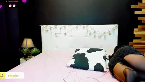 Julianna online show from December 2024 07:36:01 PM