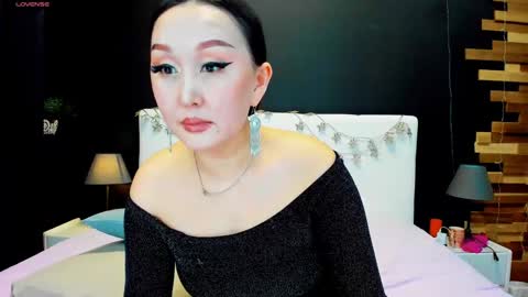 Julianna online show from February 2025 11:27:02 AM