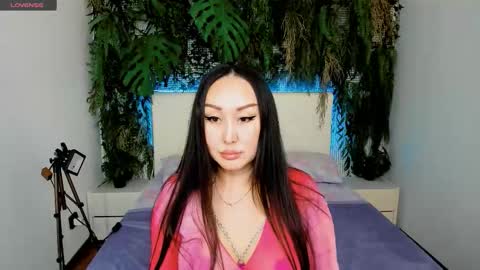 Julianna online show from November 2025 02:48:02 PM