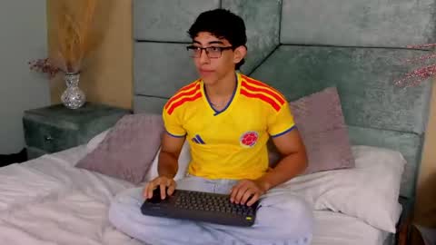 Julian online show from July 2026 09:54:02 PM