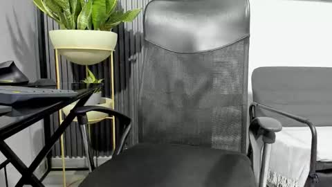 Julian online show from February 2026 01:04:01 PM