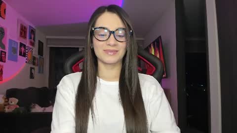 Snapshot of julidavila chatting on June 2026 01:58:01 AM Jeimy Help me to reach 100 thumbs up online show from June 2026 01:58:01 AM