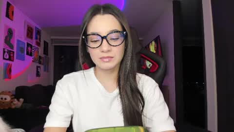 Snapshot of julidavila chatting on July 2026 01:38:01 AM Jeimy Help me to reach 100 thumbs up online show from July 2026 01:38:01 AM