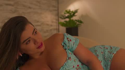 Snapshot of julie_belle_ chatting on April 2026 10:40:01 PM luu online show from April 2026 10:40:01 PM
