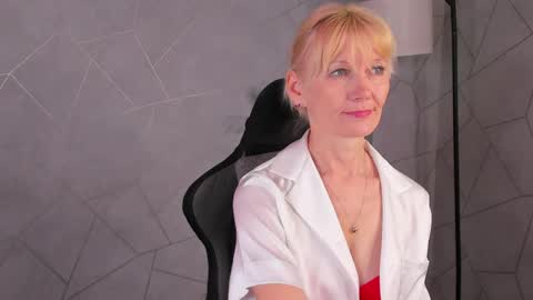 Julie Lucasss online show from May 2026 12:40:02 AM