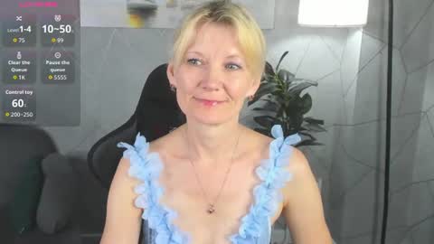 Snapshot of julie_lucasss chatting on June 2026 12:06:02 AM Julie Lucasss online show from June 2026 12:06:02 AM
