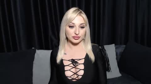 julia online show from December 2024 03:19:01 AM