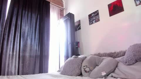 juliet_sourire online show from February 2025 02:47:02 PM