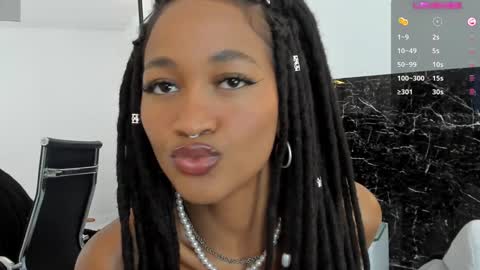 Snapshot of julieta__cooper chatting on December 2024 05:31:01 PM Juli online show from December 2024 05:31:01 PM