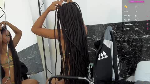 Snapshot of julieta__cooper chatting on December 2024 05:43:02 PM Juli online show from December 2024 05:43:02 PM