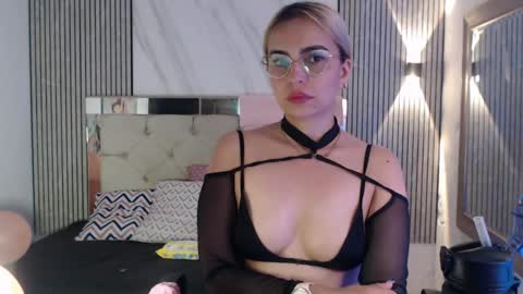 julieta__fox_ online show from May 2026 07:17:02 AM
