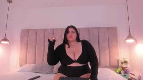 Snapshot of julieta_jane_ chatting on October 2025 03:39:02 AM Julieta online show from October 2025 03:39:02 AM