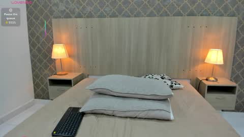 Snapshot of julieta_robertson chatting on April 2026 06:19:01 AM Julieta Robertson online show from April 2026 06:19:01 AM