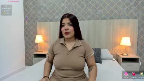 Snapshot of julieta_robertson chatting on April 2026 03:34:02 AM Julieta Robertson online show from April 2026 03:34:02 AM