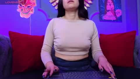 Snapshot of julieta_russell chatting on January 2025 12:05:02 PM Julieta online show from January 2025 12:05:02 PM