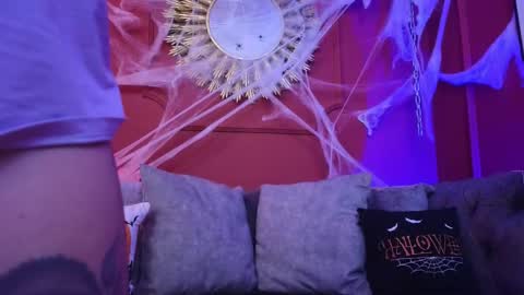 Snapshot of julieta_russell chatting on October 2025 11:22:02 AM Julieta online show from October 2025 11:22:02 AM