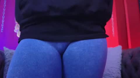 Snapshot of julieta_russell chatting on November 2025 12:27:02 PM Julieta online show from November 2025 12:27:02 PM