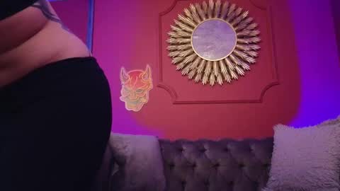 Snapshot of julieta_russell chatting on November 2025 11:31:02 AM Julieta online show from November 2025 11:31:02 AM