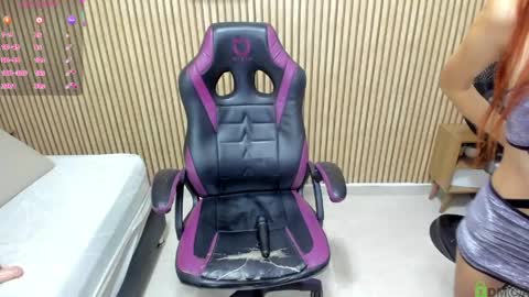 Snapshot of julieth_love_ chatting on April 2026 02:08:02 PM Julieth online show from April 2026 02:08:02 PM