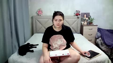 Snapshot of julietkalen chatting on January 2025 04:23:02 AM Julietkitty online show from January 2025 04:23:02 AM