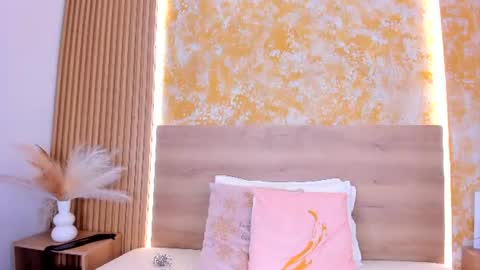Snapshot of julietta_pink chatting on July 2026 04:32:02 PM Julieta online show from July 2026 04:32:02 PM